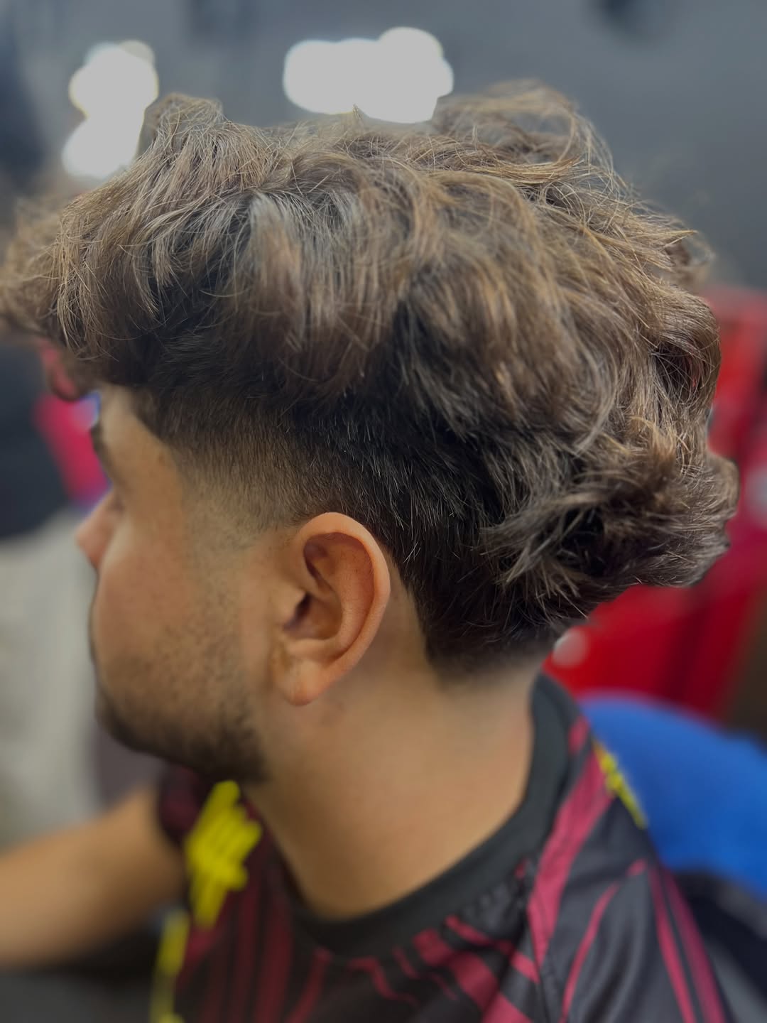 Coupe dégradée vue de profil